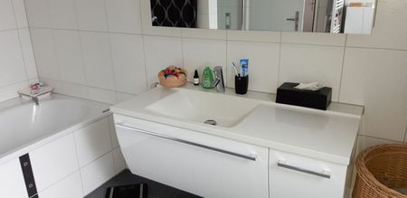 Exklusive Attika-Wohnung mit riesiger Terrasse an idyllischer Lage - Photo 5