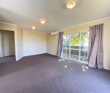 Tidy Family house at Kelston - Photo 3