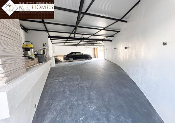 LARGE DETACHED VILLA WITH PRIVATE POOL AND GARDEN