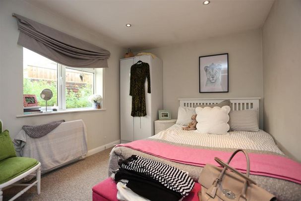 3 bedroom flat to rent - Photo 1