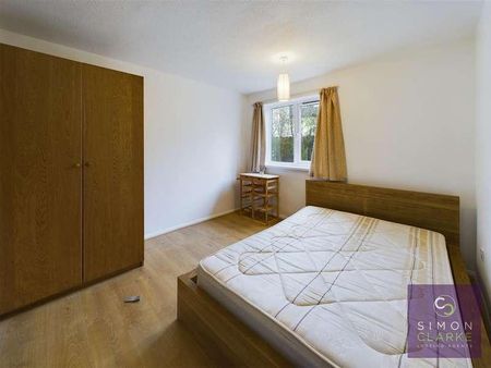 New Ash Close, East Finchley, - With Study Room, N2 - Photo 2