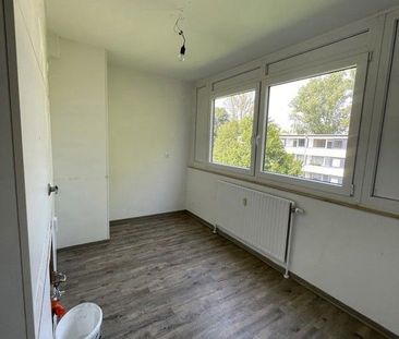 Tapezierte Wohnung mit Balkon in Familienfreundlicher Umgebung - Foto 1