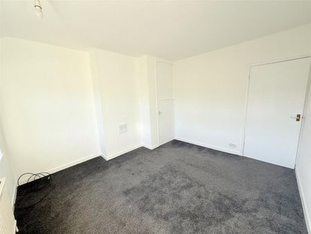 2 bedroom end of terrace house to rent - Photo 2