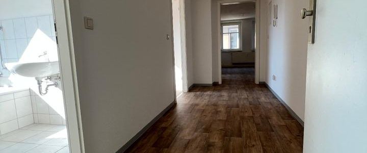 Helle 2-Raum-Wohnung in Neugersdorf – mit Tageslichtbad & Badewanne - Foto 1