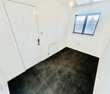 2 bedroom property to rent The Gardens, Middleton, Leeds, LS10 - Photo 1