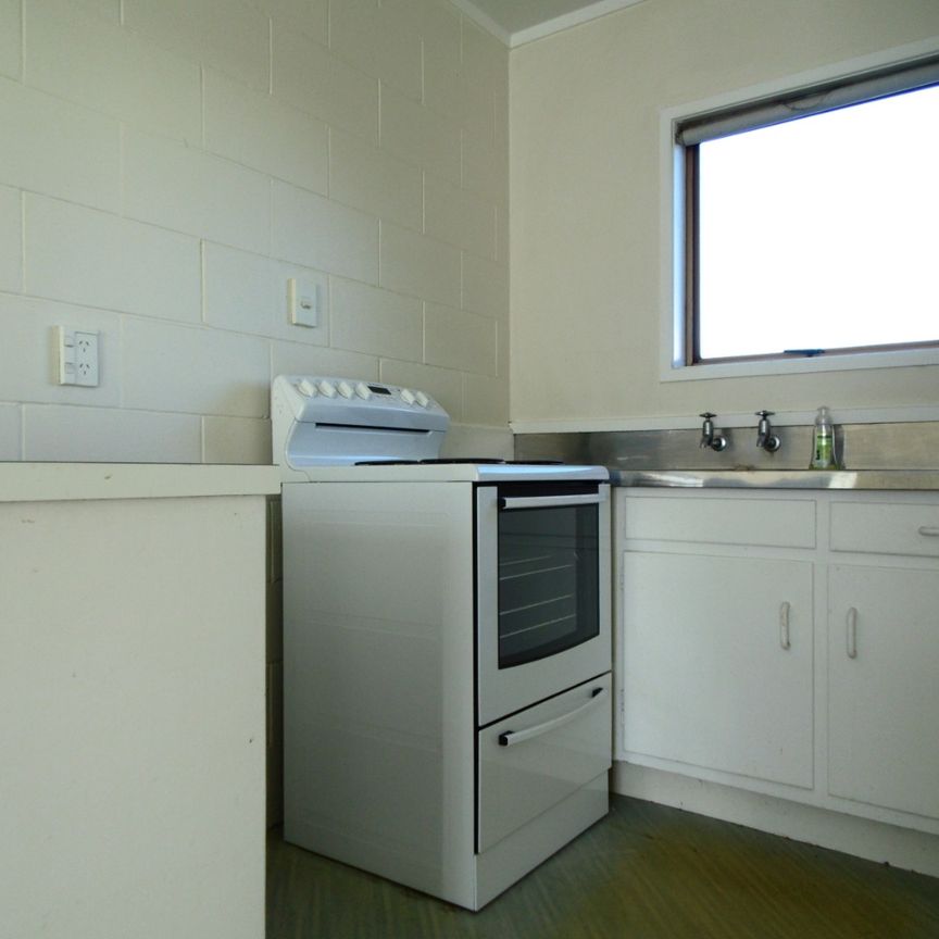 Great Location, Nice and Tidy - Photo 1