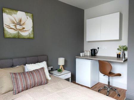 1 bedroom in a house share to rent - Photo 2