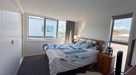 Chic 2BR Townhouse in Lower Hutt - Photo 3