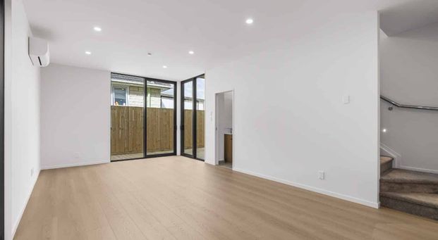 4D Roberts Road, Te Atatu South - Photo 1