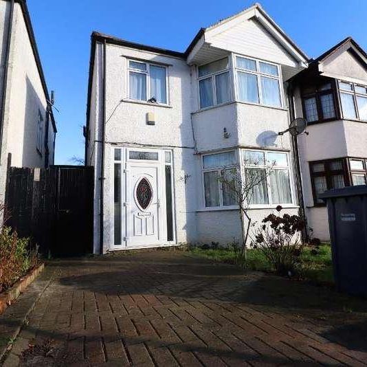 Fairfield Avenue, Edgware, Middlesex, HA8 - Photo 1