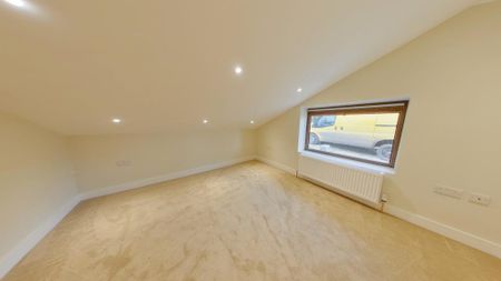 3 bedroom flat to rent - Photo 2