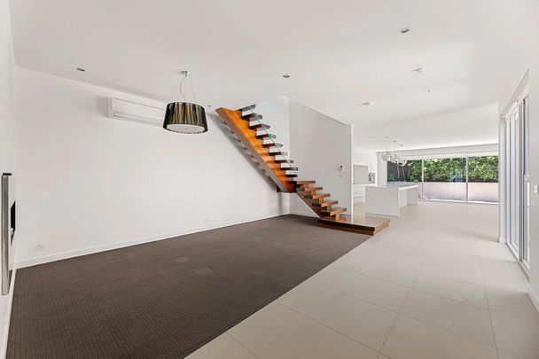 10 Heysham Way, Templestowe - Photo 1