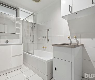 FRESHLY PAINTED 2 BEDROOM APARTMENT - Photo 2