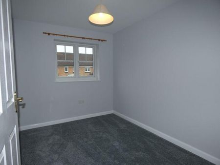2 bedroom end of terrace house to rent - Photo 4