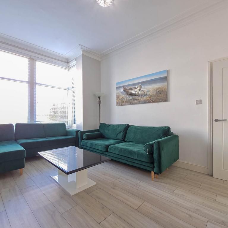 4 bedroom terraced house to rent - Photo 1