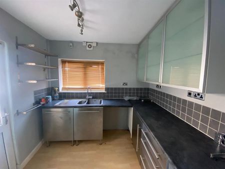 2 bedroom terraced house to rent - Photo 5