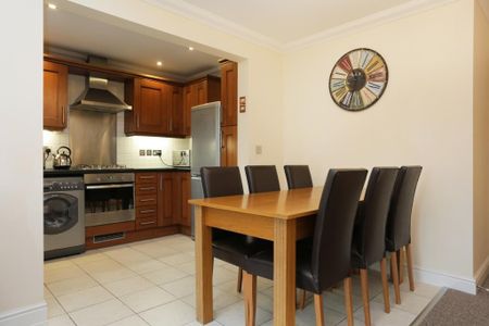 3 bedroom flat to rent - Photo 4