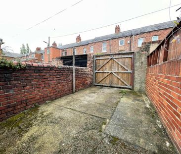 2 bedroom flat to rent - Photo 3