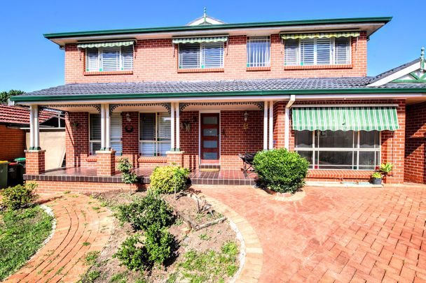 Five Bedroom Family Home - Photo 1