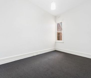 Oversized Apartment In The Heart Of Mosman Village - Photo 1