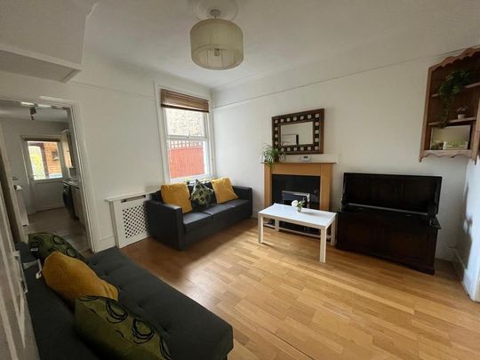 4 bedroom end of terrace house to rent - Photo 1