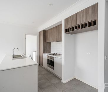 The Perfect Townhouse! - Photo 3