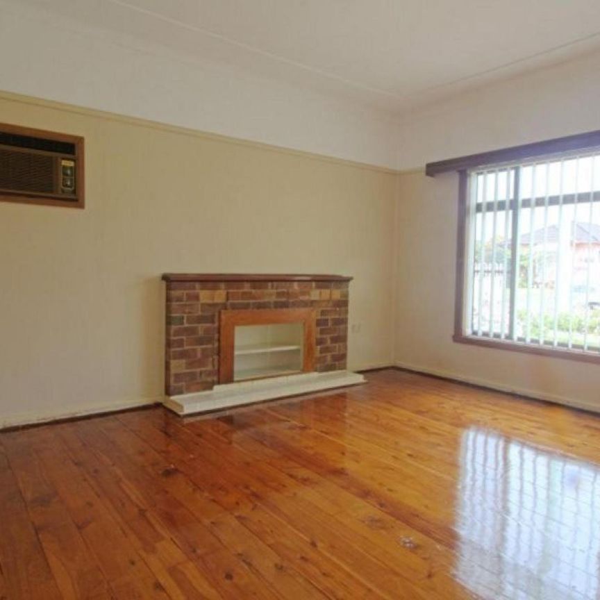 11 Hoskins Street, Gwynneville, NSW 2500 - Photo 1