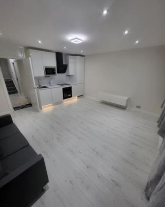 1 bedroom in a flat share to rent - Photo 1