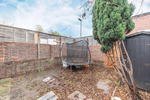 3 bedroom terraced house to rent - Photo 1