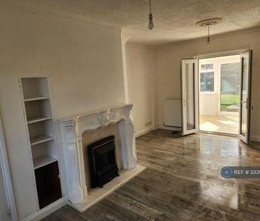 3 bedroom semi-detached house to rent - Photo 2