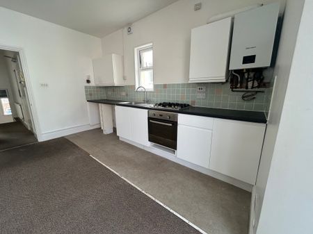 2 bedroom flat to rent Pevensey Road - Photo 3
