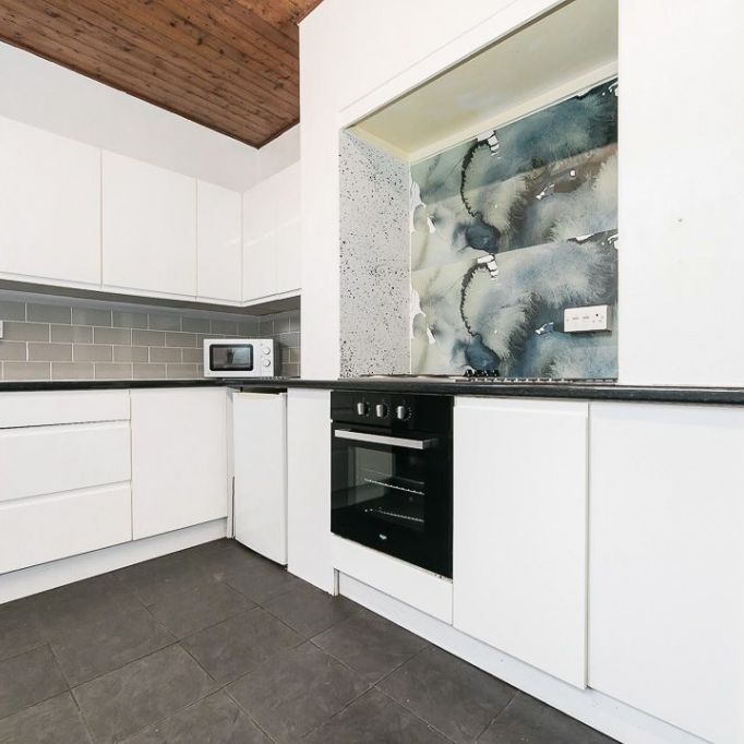 Headingley Avenue, Leeds - Photo 1