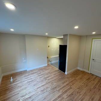 1bed 1 bath in the Heart of Dunbar. Steps to UBC bus and shops/schools - Photo 3