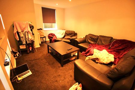 7 Bed - 16 Chestnut Avenue, Hyde Park, Leeds - LS6 1BA - Student - Photo 2