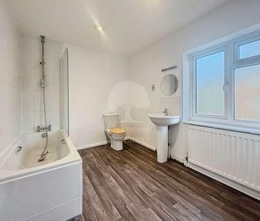 Courtlands, Maidenhead, SL6 - Photo 4