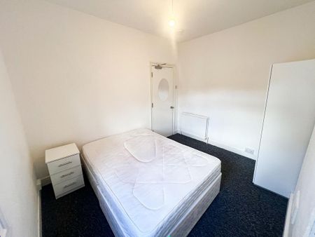 4 bedroom terraced house to rent - Photo 3