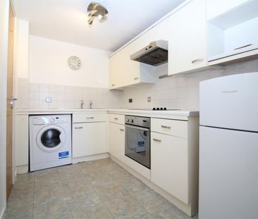 1 Bedroom Flat - Purpose Built To Let - Photo 3