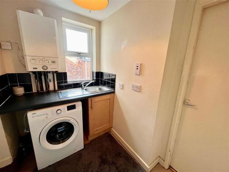 2 bedroom flat to rent - Photo 4