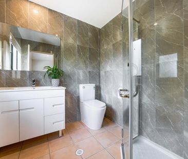 3 Bedroom Townhouse in Albany - Photo 3