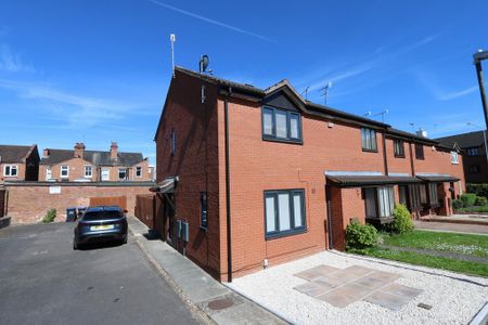 2 bedroom semi-detached house to rent - Photo 2