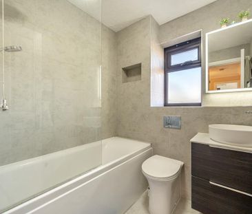 2 bedroom end of terrace house to rent - Photo 2