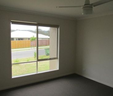 For Lease: Spacious & Contemporary Family Home in Tranquil Bahrs Sc... - Photo 4