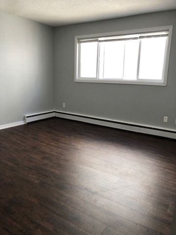 1 BDRM/1 BATH - 422 4TH AVE N - Available MAR 1 - Photo 3