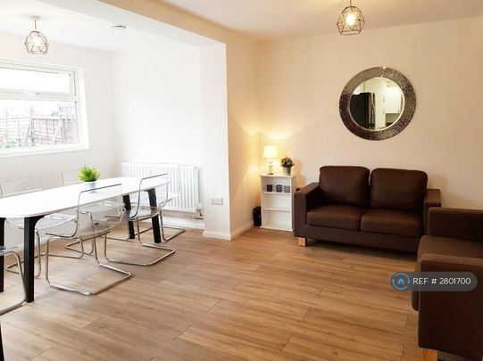 5 bedroom end of terrace house to rent - Photo 1