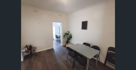 Two Deakin Rooming House - Newly renovated rooming house, furnished with ensuite or furnished with shared bathroom - Photo 2