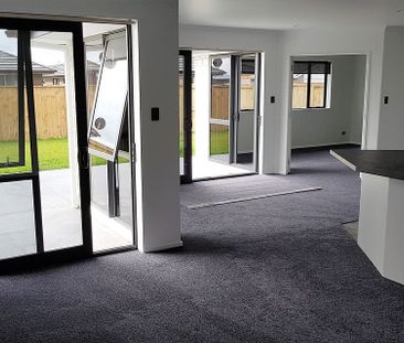 Modern, near new four bedroom - Photo 5