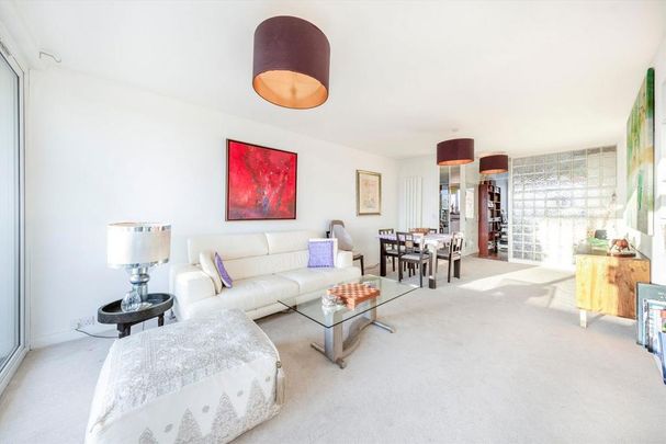 3 bedroom flat to rent - Photo 1