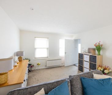 2 bedroom semi-detached house to rent - Photo 2