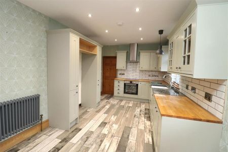 2 bedroom semi-detached house to rent - Photo 3