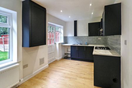 3 bedroom semi-detached house to rent - Photo 3
